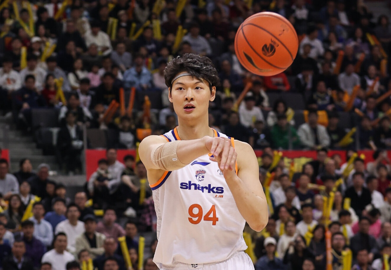 kaiyun官网-上海狂胜2-0山东进四强：洛夫顿20+9+5 陈林坚21分王哲林14+6